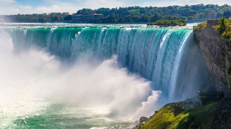 A view of Niagara Falls from the Ontario side
