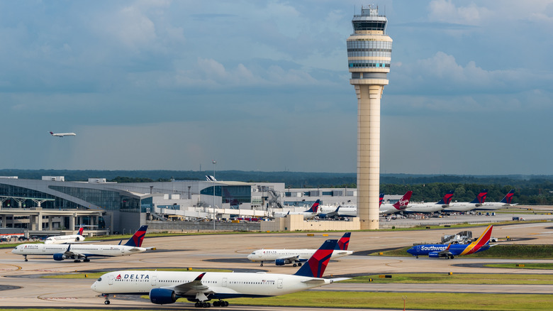 Aircraft taxiing at Atlanta Hartsfield-Jackson International Airport