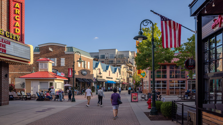 A beautiful sunny afternoon at Branson Landing, in Missouri