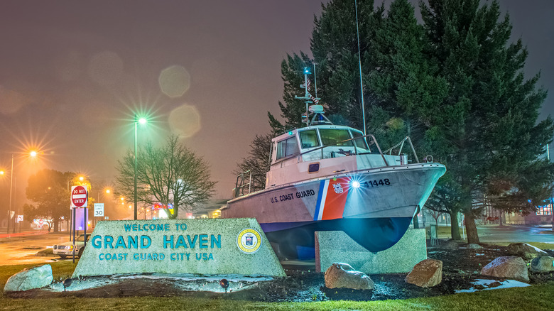 The grand entrance to the parade at the Coast Guard Festival