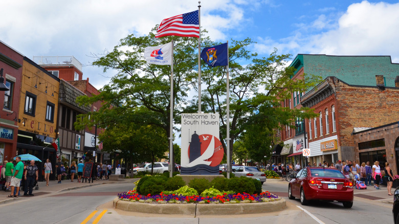 visitors and activity in South Haven, Michigan during the Blueberry Festival