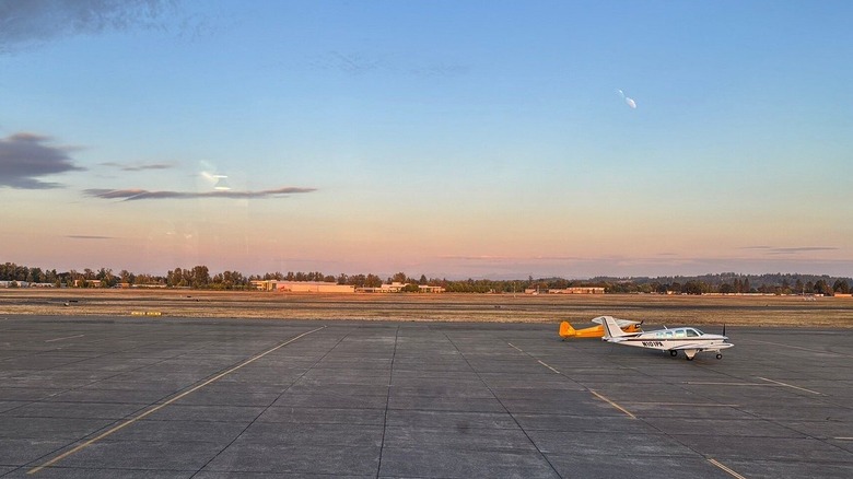 Private aircraft at the Salem airport