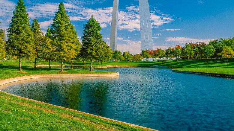 Lake, trees and archway structure at Gateway Arch National Park.