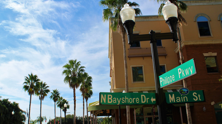 Cross streets in downtown Safety Harbor, FL