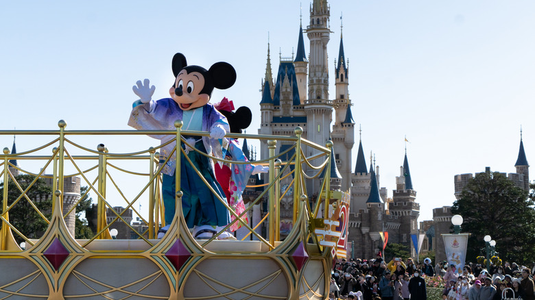 Mickey Mouse and Minnie Mouse wearing traditional Japanese attire at Tokyo Disneyland Park