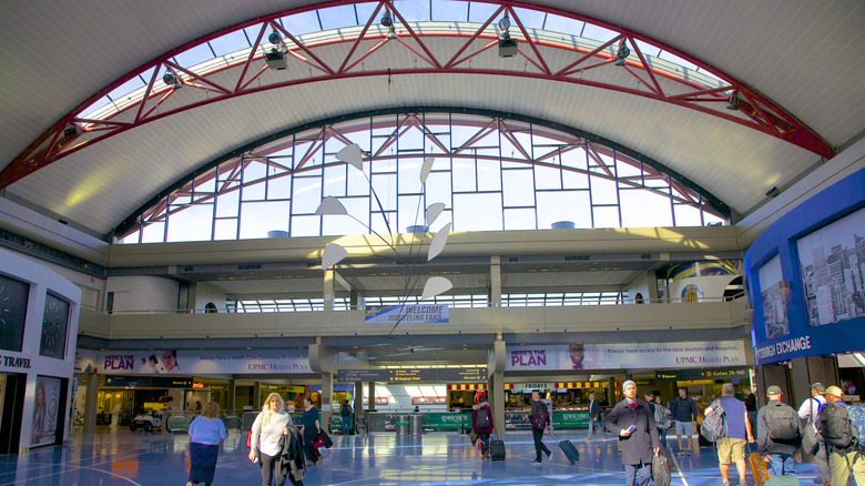 People walking through the entrance lobby of Pittsburgh International Airport, Pittsburgh, Pennsylvania, USA.