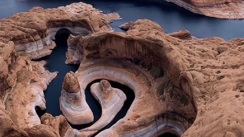 Curving canyon areas in Lake Powell, Utah