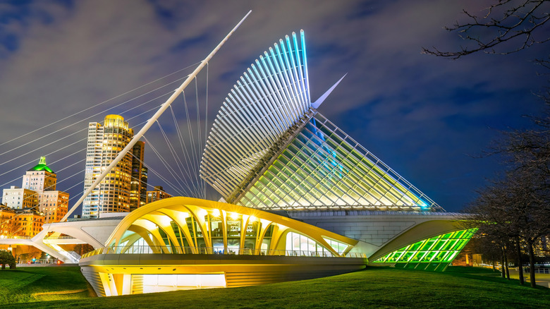 View of the Milwaukee Art Museum at night