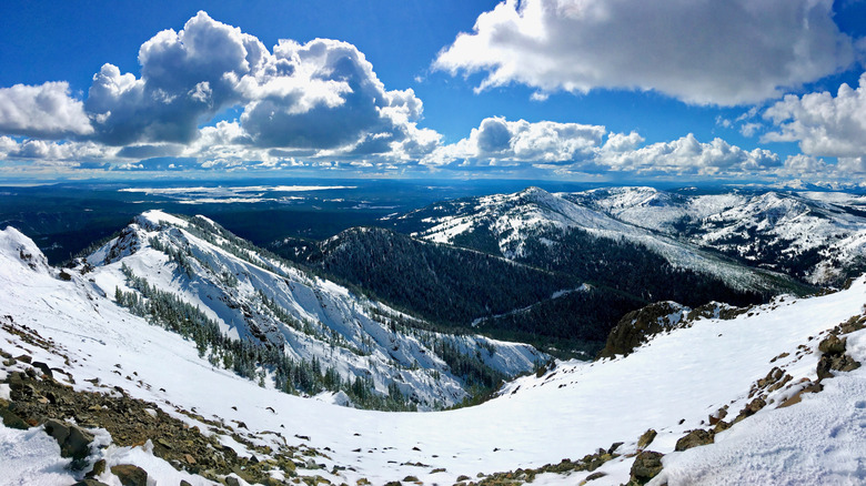 The view over snow-covered mountains from the Mount Washburn trail