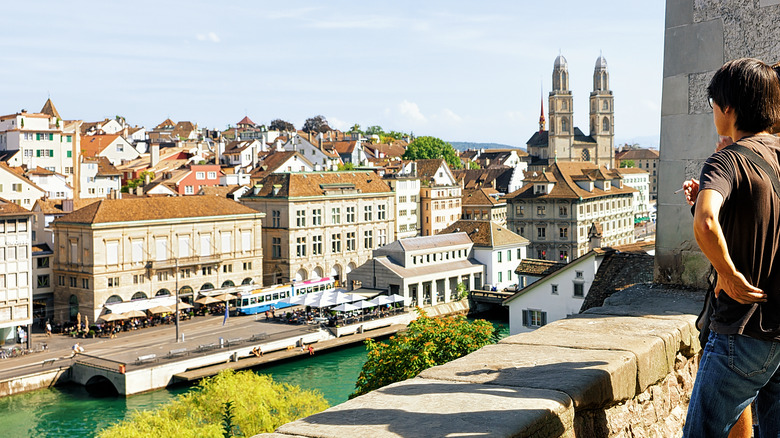 Two men standing at Lindenhof Hill in Zurich overlooking the Old Town