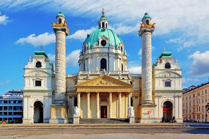 كنيسة القديس تشارلز، أحد المعالم السياحية في مدينة فيينا، النمسا