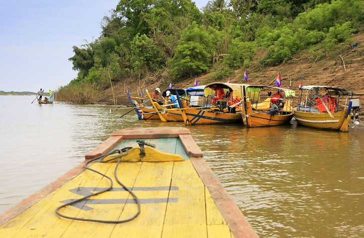 Kratie'deki Mekong'da tekneler