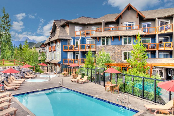 Photo Source: Blackstone Mountain Lodge by CLIQUE