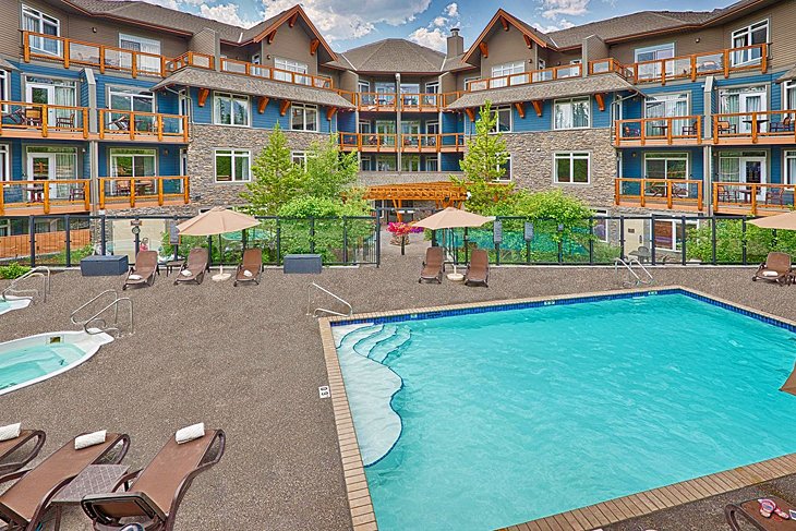 Photo Source: Blackstone Mountain Lodge by CLIQUE
