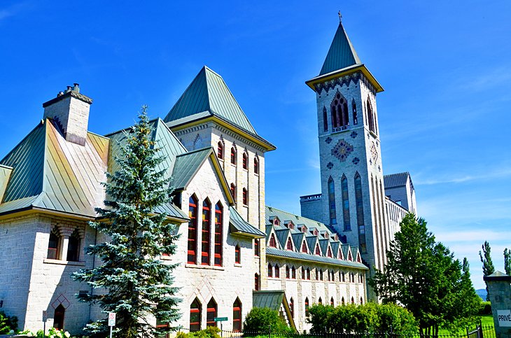 Saint-Benoit-du-Lac Abbey 