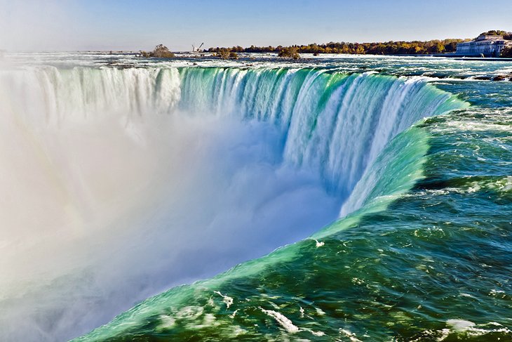 can i visit niagara falls in canada right now