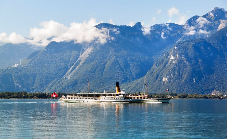 Scenic lake tour on Lake Geneva