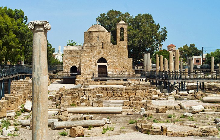 Basilique d'Hrysopolitissa et Pilier de St Paul