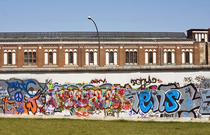 النُصب التذكاري لجدار برلين التاريخي في ألمانيا
