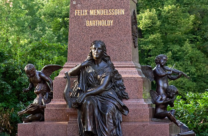 Statue of Mendelssohn