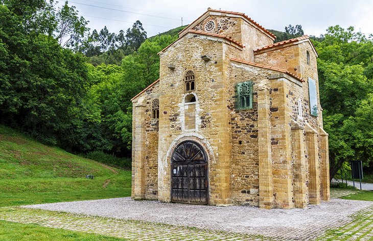 Iglesia de San Miguel de Lillo