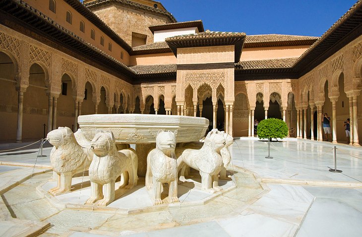 Patio de los Leones (Court of Lions)