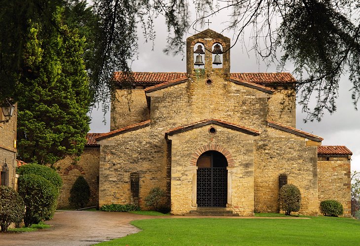 Iglesia de San Julián de los Prados