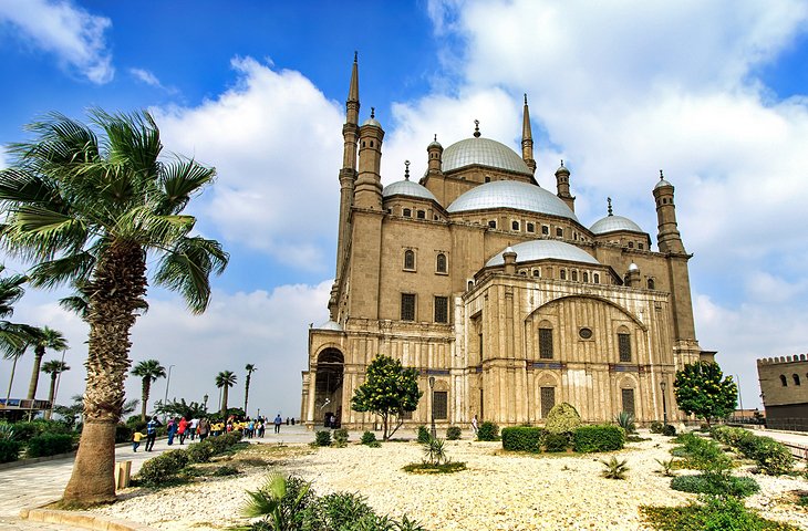 tourist attractions near cairo