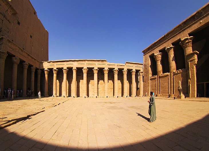 Explorando el magnífico templo de Horus de Edfu