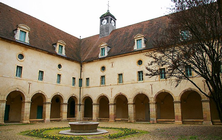 Musée de la Vie Bourguignonne (Museum of Burgundian Life)
