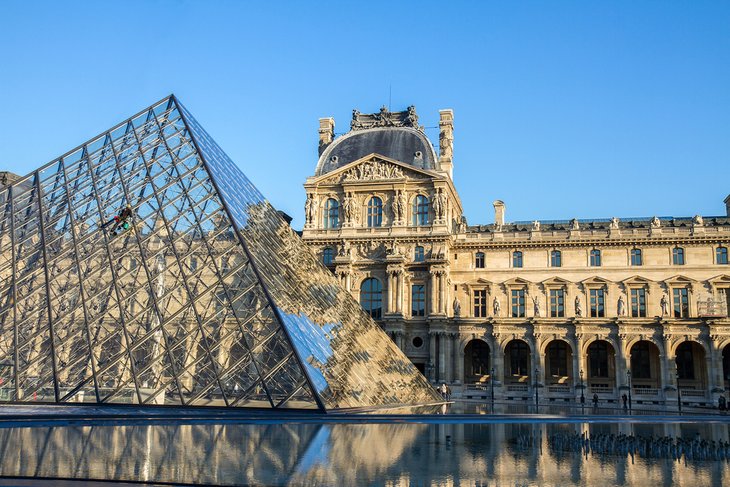 historical tourist attractions in france