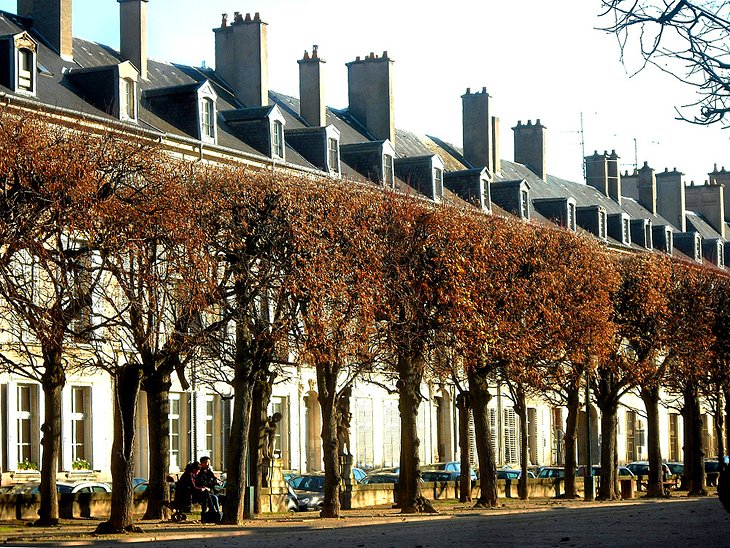 Place de la Carrière and Place d'Alliance