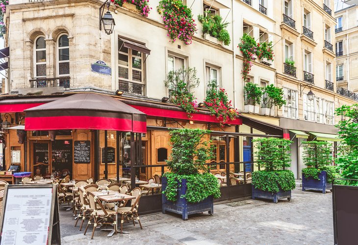 شوارع ومقاهي باريس، فرنسا