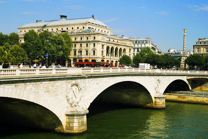 Pont au Change leading to the Place du Châtelet