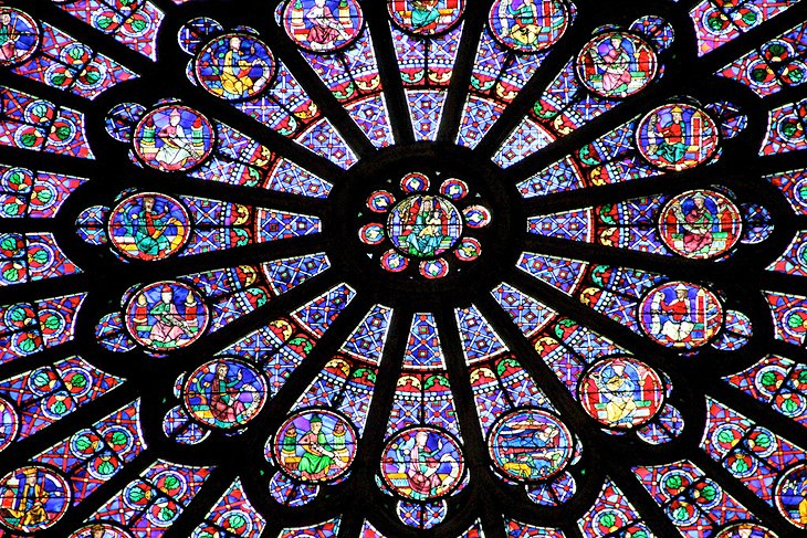 Visitando la Catedral de Notre-Dame de París: Atracciones, Consejos y Tours Visitando la Catedral de Notre-Dame de París: Atracciones, Consejos y Tours