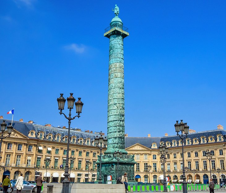 ميدان فوندوم، أحد المعالم السياحية في مدينة باريس، فرنسا