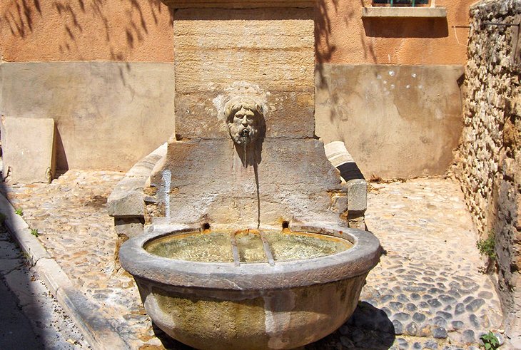 Pernes-les-Fontaines