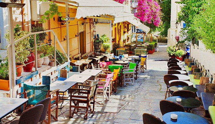 Vue sur la rue du quartier de Plaka