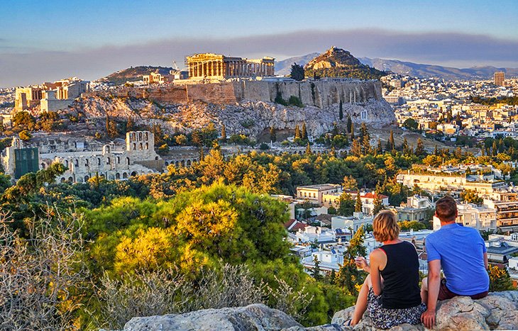 Un couple avec vue sur l'Acropole