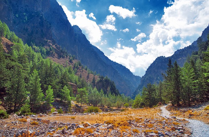 عنق السمرية - السياحة في اليونان