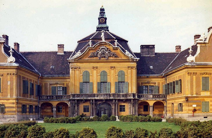 Nagytétény Castle and the Museum of Applied Arts