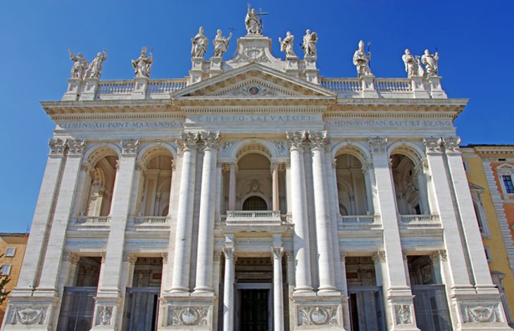 كاتدرائية القديس يوحنا اللاتراني، أحد المزارات السياحية في مدينة روما، إيطاليا