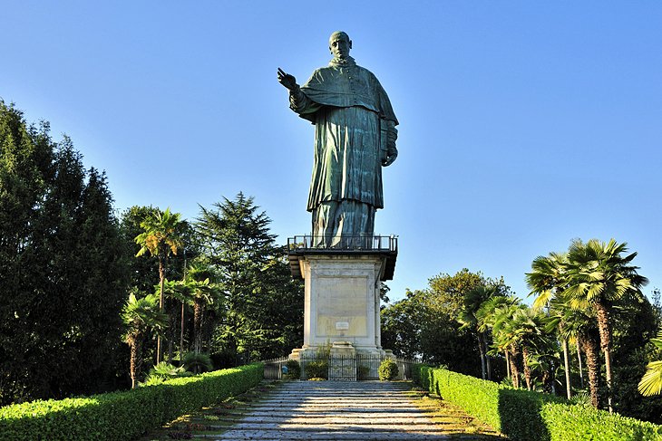 San Carlone (San Carlo Borromeo Statue)