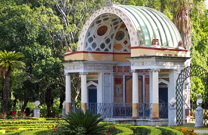 Foro Umberto I and the Botanic Garden