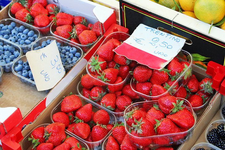 Shop for a picnic at Campo dei Fiori