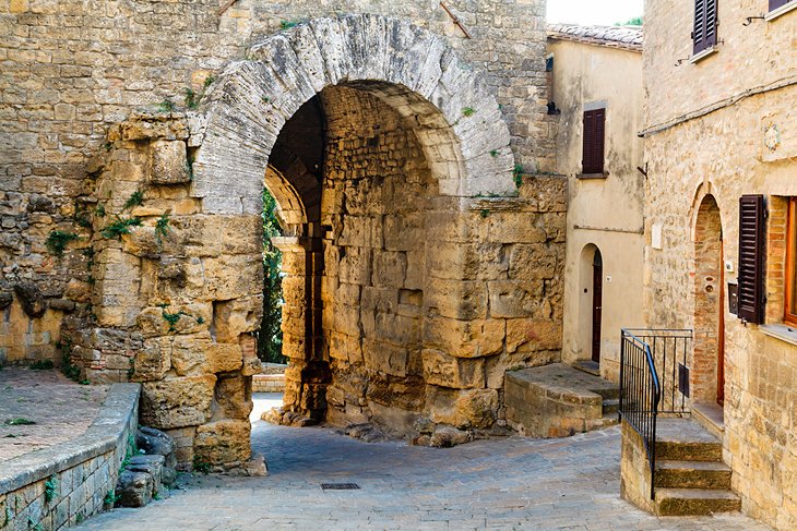 Arco Etrusco (Etruscan Arch)