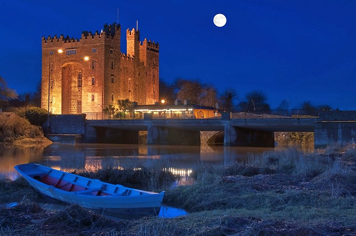 Bunratty Castle and Folk Park 