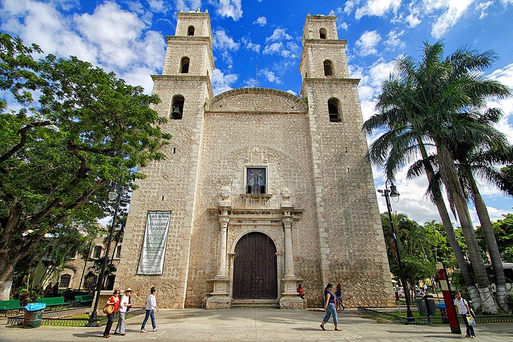 Parque Cepeda Peraza et l'église de Jesús