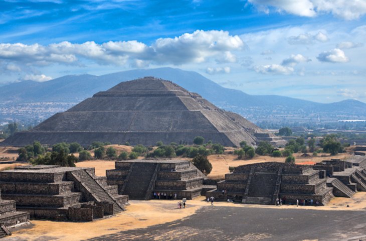 Touring Teotihuacán