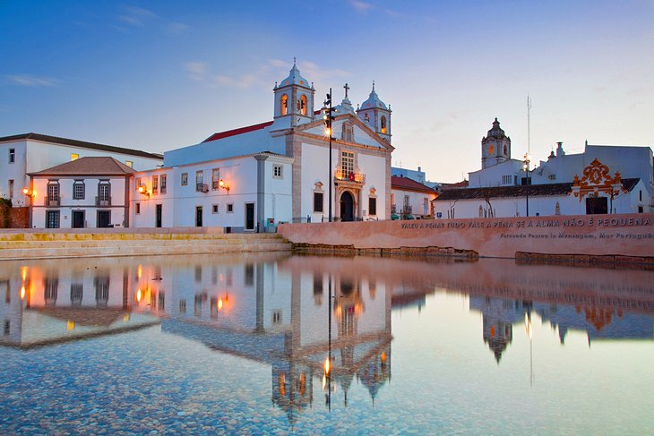 Igreja de Santa Maria-Praça do Infante D. Henrique